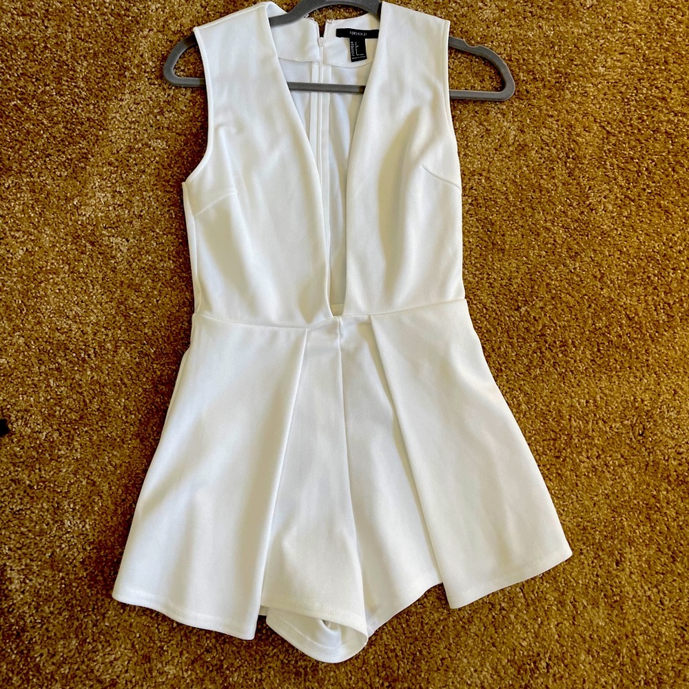 White plunge romper Forever 21